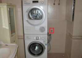 Anordnung der Steckdosen für Waschmaschine und Trockner in einer Säule
