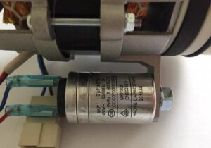 Kaip pakeisti indaplovės kondensatorių?