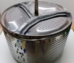 De quel métal est fait le tambour de la machine à laver ?