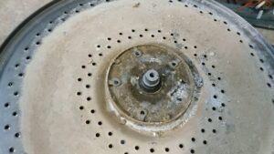 Paano baguhin ang drum flange ng isang top-loading washing machine