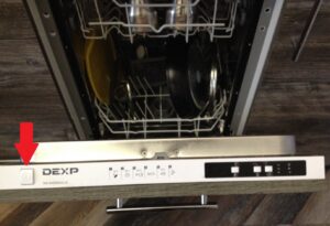 Turning on the Dexp dishwasher