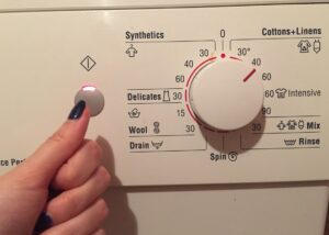 Kā ieslēgt veļas mašīnu Bosch Maxx 5