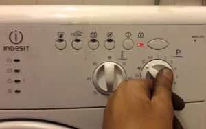 Cách bật máy giặt Indesit