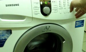 Samsung veļas mašīna mazgāšanas laikā izslēdzas