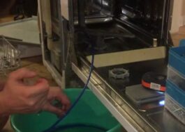 Como drenar a máquina de lavar louça para o inverno