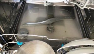 The dishwasher does not drain completely
