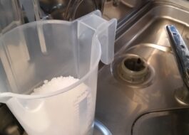Το πλυντήριο πιάτων τελειώνει γρήγορα το αλάτι