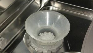 Wie oft sollte man Salz in die Spülmaschine geben?