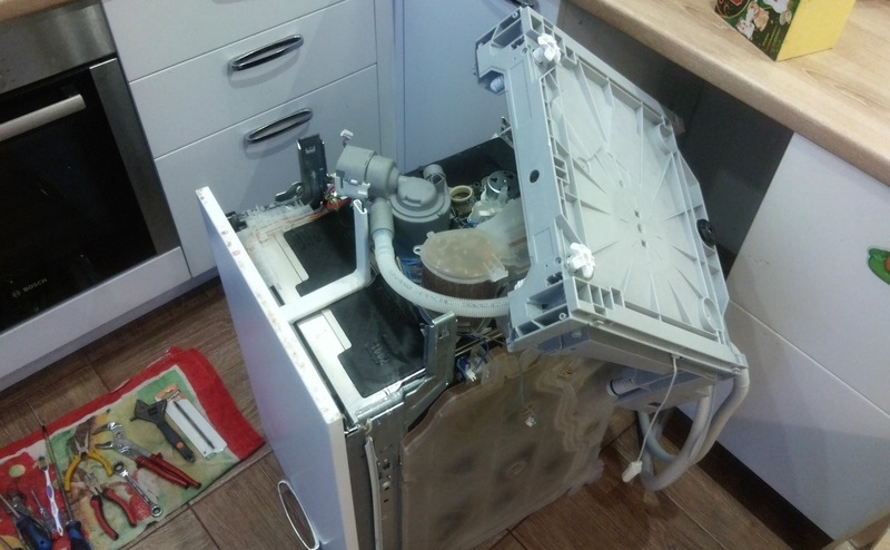 pag-alis ng lumang dishwasher