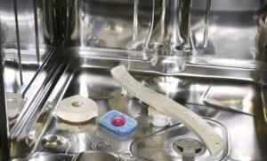 Est-il possible de mettre la tablette au fond du lave-vaisselle ?