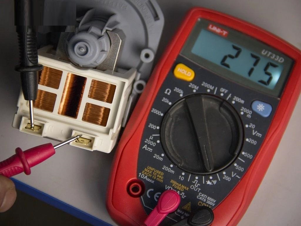 Checking the washing machine drain pump with a multimeter