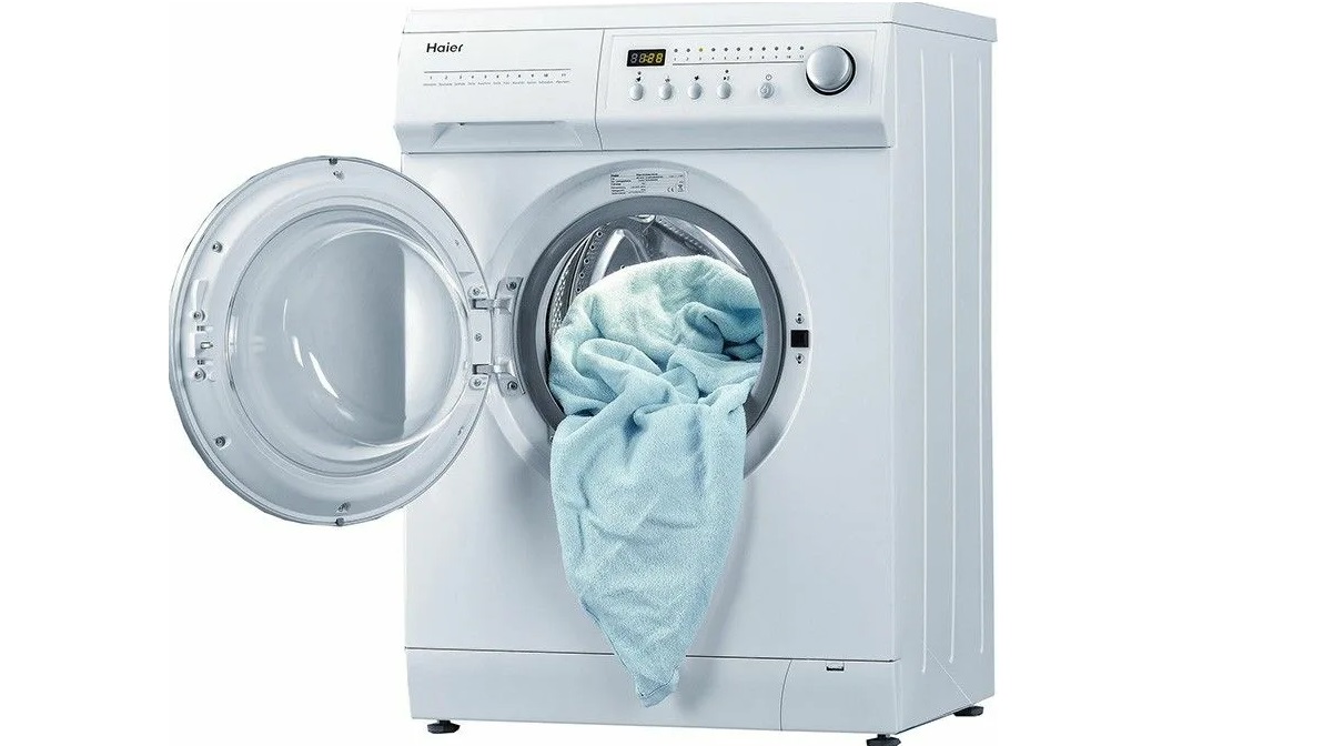 Giặt đồ bằng máy giặt Haier