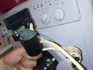Indesit skalbimo mašinos apsaugos nuo viršįtampių tikrinimas