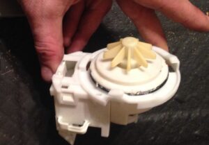 Zamjena Bosch pumpe za perilicu posuđa