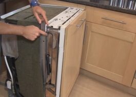 Fjern fronten fra en Bosch opvaskemaskine