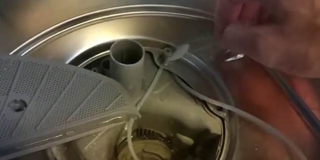 inseriu la goma elàstica del filtre per a la posterior instal·lació
