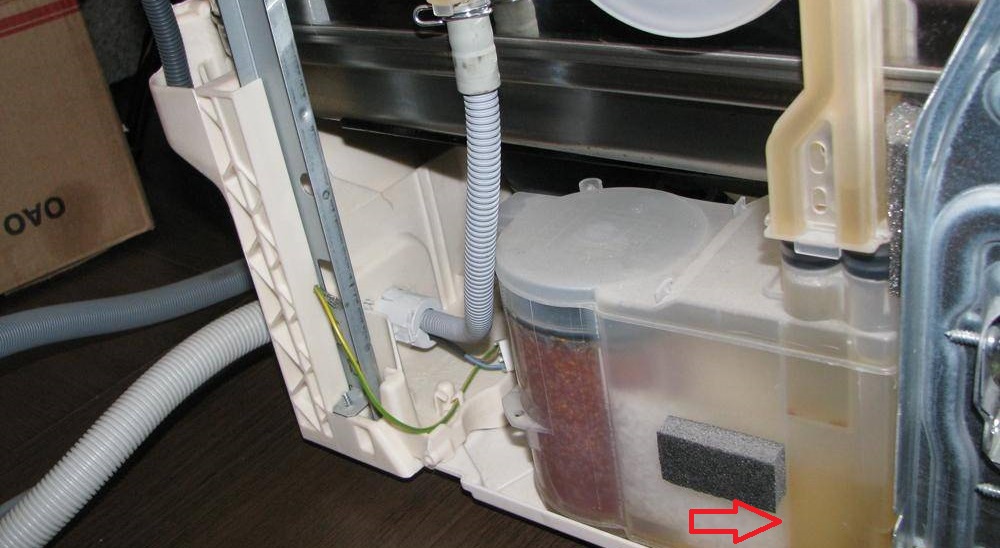 Reservatório de sal da máquina de lavar louça danificado
