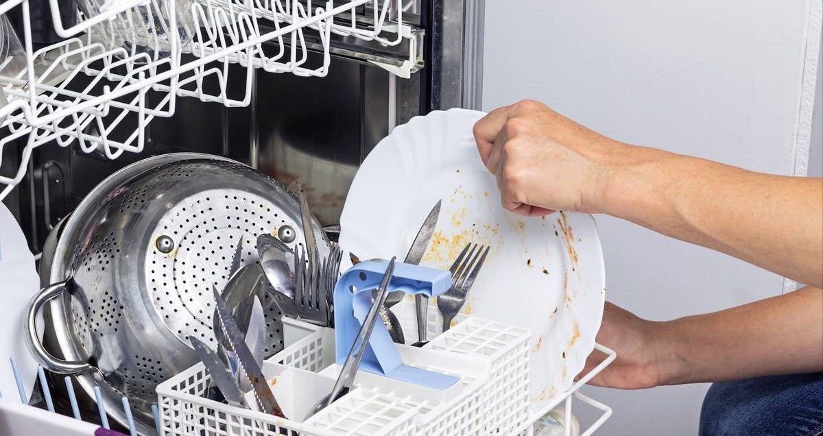 nádobí není dobře umyté