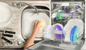 Alin ang mas kumikita: dishwasher o hand wash?