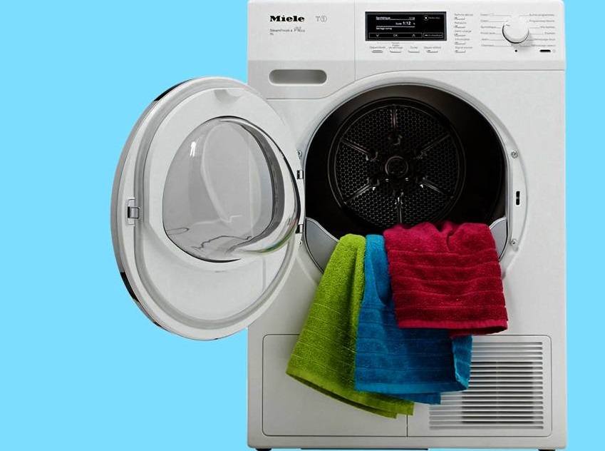 Secando roupas na secadora