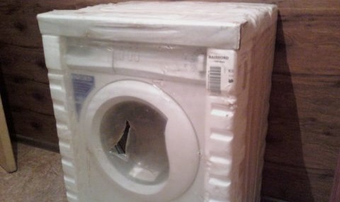 veļas mašīna iepakojumā