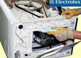 Pag-disassemble ng Electrolux top-loading washing machine