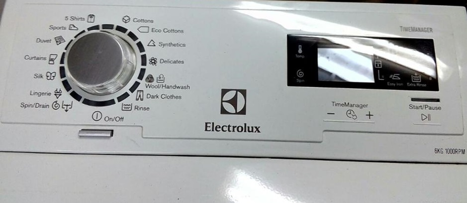 Engelskspråkig panel av Electrolux-maskinen med vertikal belastning