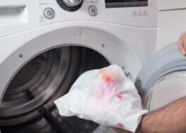 Lavar la sangre en la lavadora.