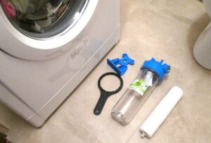 Pagpapalit ng water filter para sa washing machine
