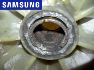 Cách tháo vòng bi khỏi trống máy giặt Samsung