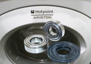 What bearings are on the Hotpoint-Ariston washing machine?