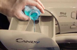 Hol kell feltölteni a kondicionálót a Candy mosógépben