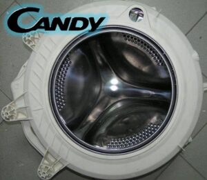 Czy zbiornik pralki Candy jest składany?
